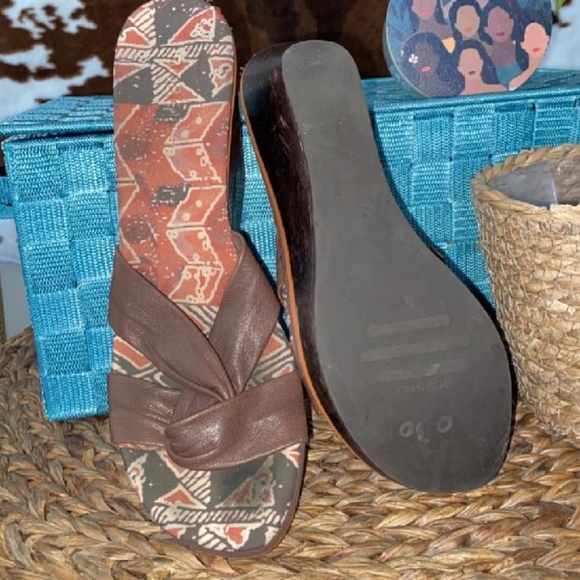 BCBGirls colorful wedge - Picture 2 of 2